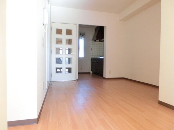 フローラ関富の物件内観写真